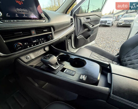 Белый Ниссан Rogue, объемом двигателя 1.5 л и пробегом 39 тыс. км за 21999 $, фото 72 на Automoto.ua