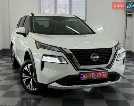 Белый Ниссан Rogue, объемом двигателя 1.5 л и пробегом 39 тыс. км за 21999 $, фото 2 на Automoto.ua