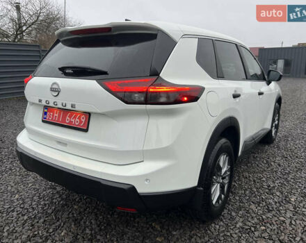 Белый Ниссан Rogue, объемом двигателя 1.5 л и пробегом 22 тыс. км за 25000 $, фото 4 на Automoto.ua