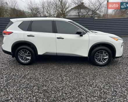 Белый Ниссан Rogue, объемом двигателя 1.5 л и пробегом 22 тыс. км за 25000 $, фото 2 на Automoto.ua