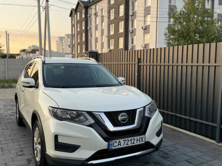 Ніссан Rogue 2017 у Києві на Automoto.ua Білий Ніссан Rogue, об'ємом двигуна 2.49 л та пробігом 163 тис. км за 16000 $, фото 1 на Automoto.ua