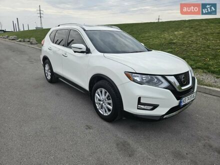 Ніссан Rogue 2017 у Дніпро (Дніпропетровську) на Automoto.ua Білий Ніссан Rogue, об'ємом двигуна 2.49 л та пробігом 48 тис. км за 16500 $, фото 1 на Automoto.ua