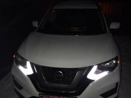 Белый Ниссан Rogue, объемом двигателя 2.5 л и пробегом 185 тыс. км за 12500 $, фото 1 на Automoto.ua