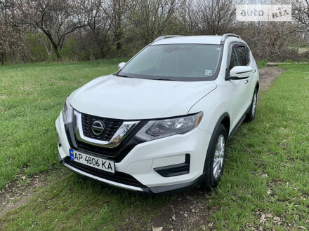 Ніссан Rogue 2018 у Запоріжжя на Automoto.ua Білий Ніссан Rogue, об'ємом двигуна 2.5 л та пробігом 104 тис. км за 18700 $, фото 1 на Automoto.ua