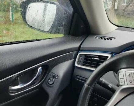 Черный Ниссан Rogue, объемом двигателя 2.49 л и пробегом 261 тыс. км за 12700 $, фото 7 на Automoto.ua