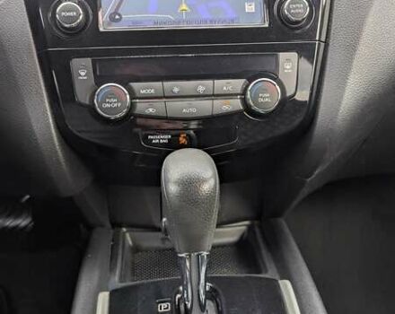 Черный Ниссан Rogue, объемом двигателя 2.49 л и пробегом 143 тыс. км за 15000 $, фото 10 на Automoto.ua