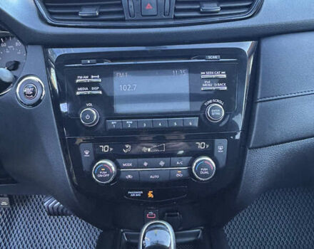 Черный Ниссан Rogue, объемом двигателя 2.49 л и пробегом 173 тыс. км за 13800 $, фото 12 на Automoto.ua