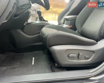 Черный Ниссан Rogue, объемом двигателя 2.5 л и пробегом 170 тыс. км за 13250 $, фото 13 на Automoto.ua