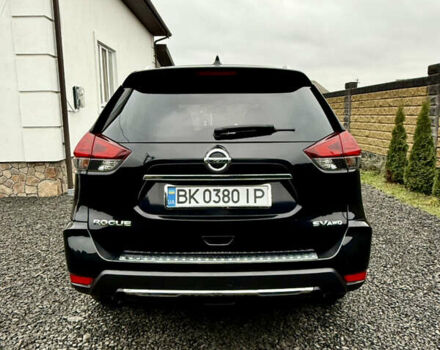 Черный Ниссан Rogue, объемом двигателя 2.5 л и пробегом 147 тыс. км за 15100 $, фото 4 на Automoto.ua