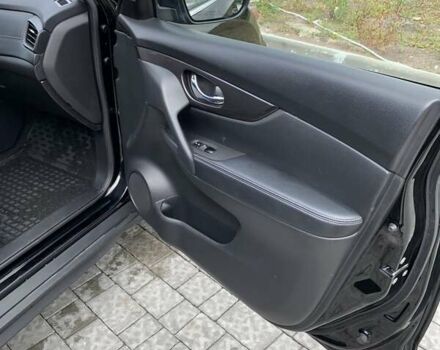 Черный Ниссан Rogue, объемом двигателя 2.49 л и пробегом 62 тыс. км за 13500 $, фото 40 на Automoto.ua