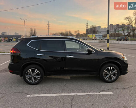 Черный Ниссан Rogue, объемом двигателя 2.49 л и пробегом 79 тыс. км за 18500 $, фото 4 на Automoto.ua