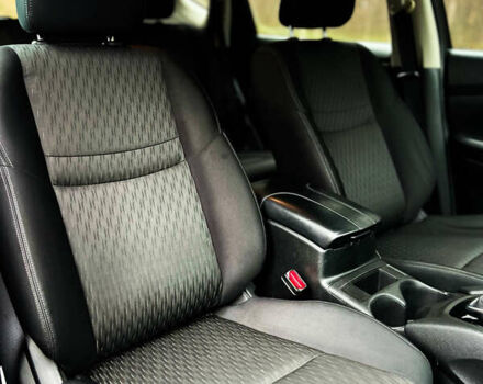 Черный Ниссан Rogue, объемом двигателя 2.49 л и пробегом 135 тыс. км за 15900 $, фото 11 на Automoto.ua