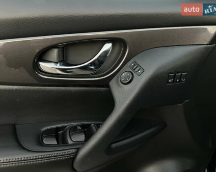 Черный Ниссан Rogue, объемом двигателя 2.49 л и пробегом 79 тыс. км за 18500 $, фото 13 на Automoto.ua