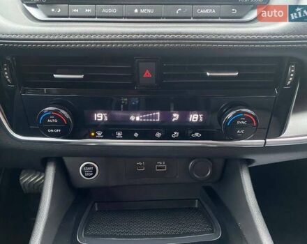 Чорний Ніссан Rogue, об'ємом двигуна 1.5 л та пробігом 113 тис. км за 24400 $, фото 14 на Automoto.ua