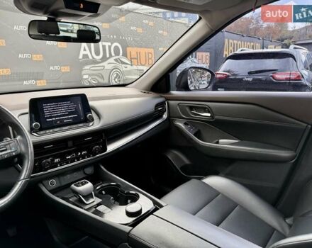 Черный Ниссан Rogue, объемом двигателя 1.5 л и пробегом 136 тыс. км за 23500 $, фото 11 на Automoto.ua