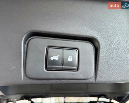 Черный Ниссан Rogue, объемом двигателя 1.5 л и пробегом 90 тыс. км за 22200 $, фото 40 на Automoto.ua