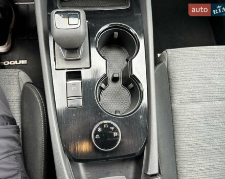 Черный Ниссан Rogue, объемом двигателя 1.5 л и пробегом 75 тыс. км за 22999 $, фото 62 на Automoto.ua