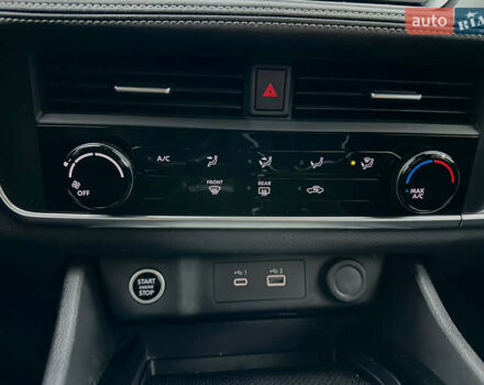 Чорний Ніссан Rogue, об'ємом двигуна 1.5 л та пробігом 84 тис. км за 22500 $, фото 10 на Automoto.ua