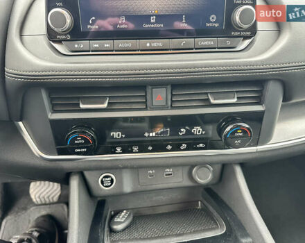 Черный Ниссан Rogue, объемом двигателя 1.5 л и пробегом 75 тыс. км за 22999 $, фото 58 на Automoto.ua