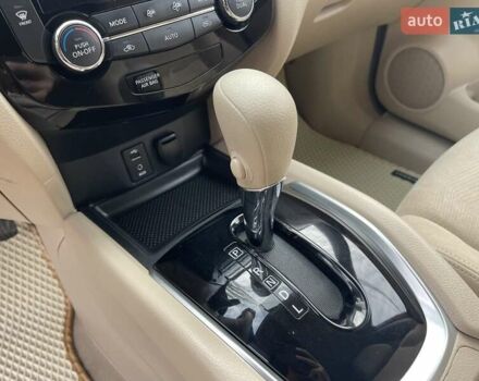 Красный Ниссан Rogue, объемом двигателя 2.49 л и пробегом 198 тыс. км за 12200 $, фото 15 на Automoto.ua