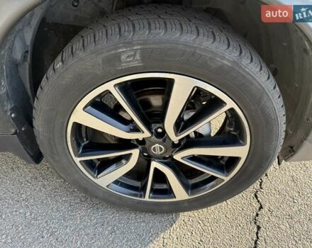 Красный Ниссан Rogue, объемом двигателя 2.49 л и пробегом 150 тыс. км за 15900 $, фото 7 на Automoto.ua