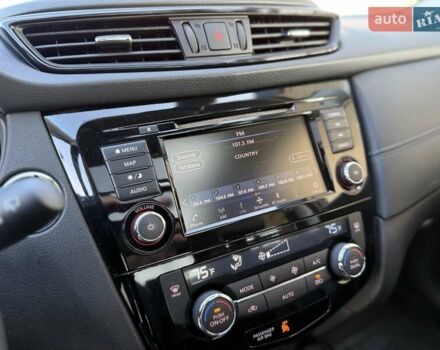 Красный Ниссан Rogue, объемом двигателя 2.49 л и пробегом 150 тыс. км за 15900 $, фото 17 на Automoto.ua