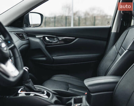 Красный Ниссан Rogue, объемом двигателя 2.49 л и пробегом 132 тыс. км за 16500 $, фото 22 на Automoto.ua