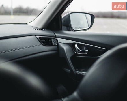 Красный Ниссан Rogue, объемом двигателя 2.49 л и пробегом 132 тыс. км за 16500 $, фото 16 на Automoto.ua