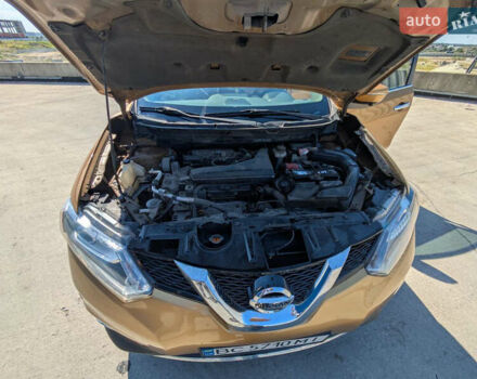 Желтый Ниссан Rogue, объемом двигателя 2.49 л и пробегом 186 тыс. км за 12600 $, фото 6 на Automoto.ua