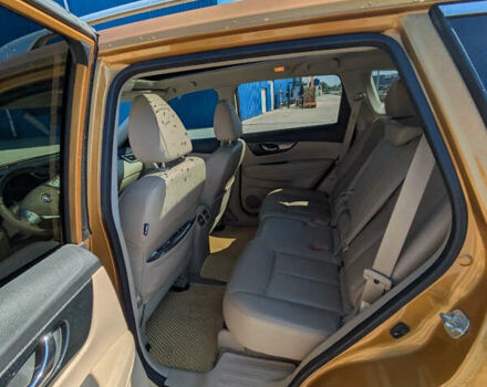 Желтый Ниссан Rogue, объемом двигателя 2.49 л и пробегом 186 тыс. км за 12600 $, фото 5 на Automoto.ua