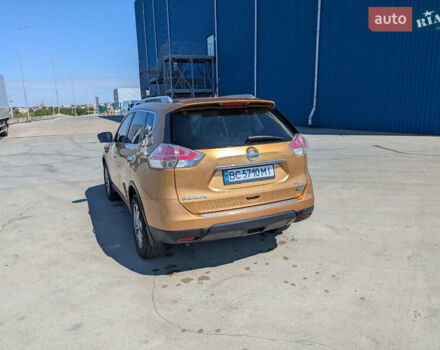 Желтый Ниссан Rogue, объемом двигателя 2.49 л и пробегом 186 тыс. км за 12600 $, фото 4 на Automoto.ua