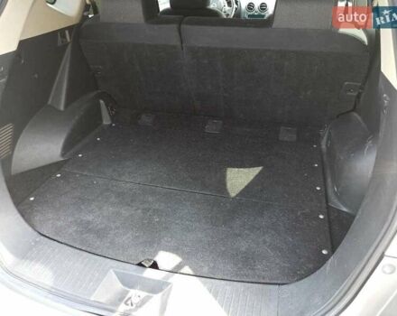 Серый Ниссан Rogue, объемом двигателя 2.5 л и пробегом 340 тыс. км за 6600 $, фото 3 на Automoto.ua