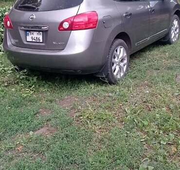 Серый Ниссан Rogue, объемом двигателя 2.5 л и пробегом 220 тыс. км за 10000 $, фото 1 на Automoto.ua