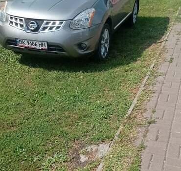 Серый Ниссан Rogue, объемом двигателя 2.5 л и пробегом 220 тыс. км за 10000 $, фото 5 на Automoto.ua