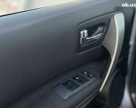 Сірий Ніссан Rogue, об'ємом двигуна 2.5 л та пробігом 234 тис. км за 9600 $, фото 12 на Automoto.ua