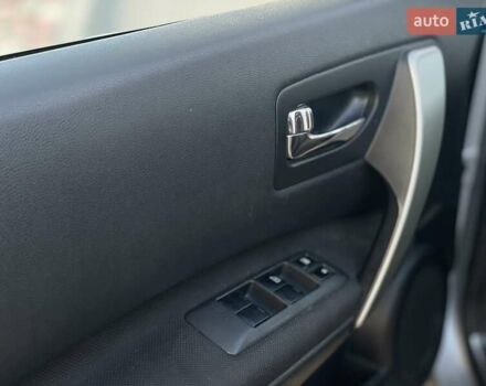 Сірий Ніссан Rogue, об'ємом двигуна 2.5 л та пробігом 234 тис. км за 9600 $, фото 12 на Automoto.ua