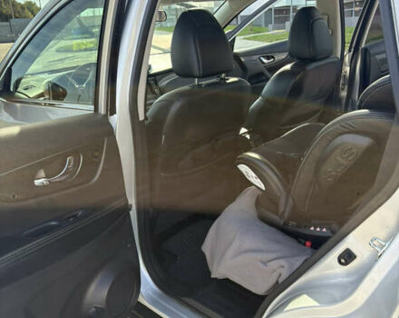 Серый Ниссан Rogue, объемом двигателя 2.49 л и пробегом 189 тыс. км за 12750 $, фото 12 на Automoto.ua