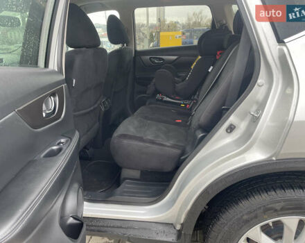 Серый Ниссан Rogue, объемом двигателя 0 л и пробегом 195 тыс. км за 11700 $, фото 8 на Automoto.ua