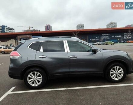 Серый Ниссан Rogue, объемом двигателя 2.49 л и пробегом 112 тыс. км за 12500 $, фото 4 на Automoto.ua
