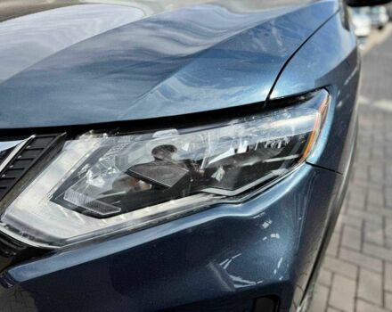 Серый Ниссан Rogue, объемом двигателя 2.5 л и пробегом 232 тыс. км за 12600 $, фото 3 на Automoto.ua