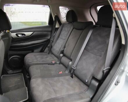 Серый Ниссан Rogue, объемом двигателя 2.49 л и пробегом 186 тыс. км за 13500 $, фото 7 на Automoto.ua