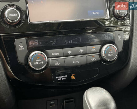 Серый Ниссан Rogue, объемом двигателя 2.5 л и пробегом 215 тыс. км за 13600 $, фото 23 на Automoto.ua