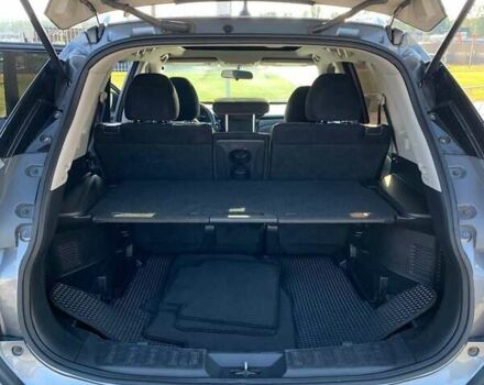 Сірий Ніссан Rogue, об'ємом двигуна 2.5 л та пробігом 120 тис. км за 14000 $, фото 9 на Automoto.ua