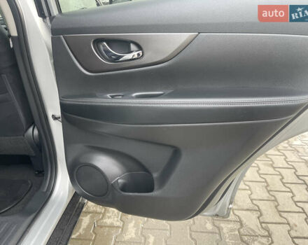 Серый Ниссан Rogue, объемом двигателя 0 л и пробегом 195 тыс. км за 11700 $, фото 12 на Automoto.ua