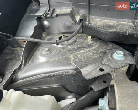 Сірий Ніссан Rogue, об'ємом двигуна 2.49 л та пробігом 135 тис. км за 12000 $, фото 4 на Automoto.ua