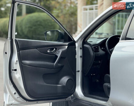 Серый Ниссан Rogue, объемом двигателя 2.5 л и пробегом 162 тыс. км за 12900 $, фото 40 на Automoto.ua