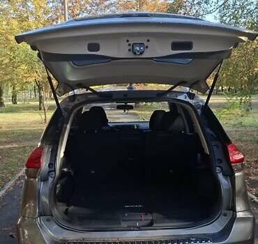 Серый Ниссан Rogue, объемом двигателя 2.49 л и пробегом 135 тыс. км за 12900 $, фото 8 на Automoto.ua