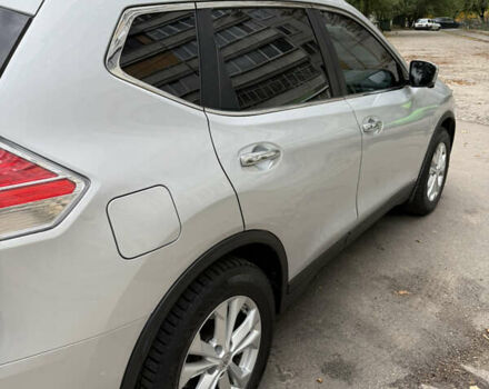 Серый Ниссан Rogue, объемом двигателя 2.49 л и пробегом 172 тыс. км за 13500 $, фото 2 на Automoto.ua