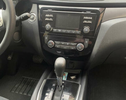 Серый Ниссан Rogue, объемом двигателя 2.5 л и пробегом 190 тыс. км за 14800 $, фото 5 на Automoto.ua