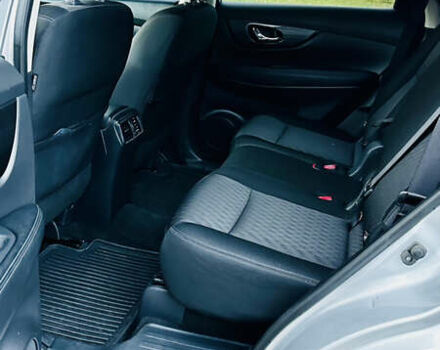 Серый Ниссан Rogue, объемом двигателя 2.49 л и пробегом 190 тыс. км за 12200 $, фото 5 на Automoto.ua